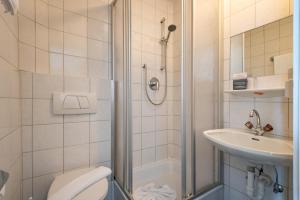 Bilik mandi di Hotel Tiroler Stuben +26 gambar