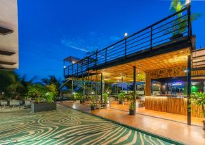 a lobby of a building with a restaurant at Whoopers Boutique Hotel Morjim in Morjim