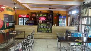 Restoran atau tempat lain untuk makan di Blizz Stayz - Trishul Express
