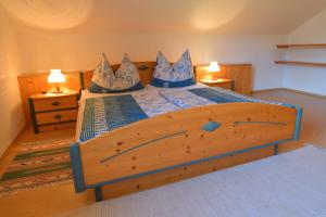 Postel nebo postele na pokoji v ubytování Ferienwohnung Hentschel in Tauplitz