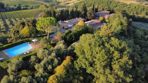 The swimming pool at or close to Agriturismo La Magione