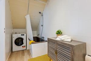 Φωτογραφία από το άλμπουμ του Großzügige Wohnung, 1 Min zum Hafen σε Schierstein