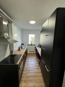 Kuchyň nebo kuchyňský kout v ubytování Modern eingerichtete 2 ZimmerWhg
