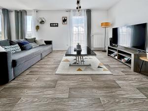 a living room with a couch and a television at Lovely Apartment Disneyland Paris - Rentaway BnB in Montévrain