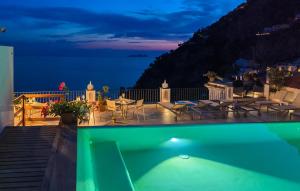 Bazén v ubytovaní Hotel Punta Regina alebo v jeho blízkosti