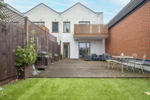 Κήπος έξω από το Aldenham Road 2 Bedroom Apartment Next to Bushey Station