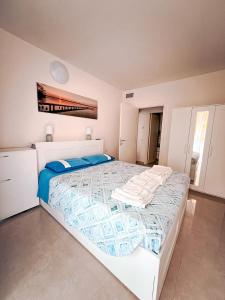 Postel nebo postele na pokoji v ubytování Apartment Mare45 - 10 minutes walk from the beach with one private ombrella and two sun-beds