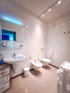 Koupelna v ubytování Apartment Mare45 - 10 minutes walk from the beach with one private ombrella and two sun-beds