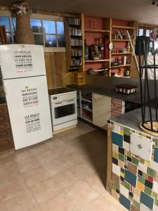 Kuchyň nebo kuchyňský kout v ubytování Maison dans une grange + 6 fotografií