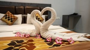 Ruturaj Inn Alibag客房内的一张或多张床位