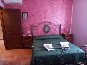 A bed or beds in a room at Agriturismo Il Borghetto