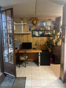 TV a/nebo společenská místnost v ubytování Maison dans une grange