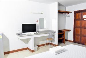 a room with a desk with a computer on it at Srivara Place โรงแรมศรีวรา เพลส in Phetchabun