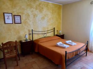 A bed or beds in a room at Agriturismo Il Borghetto