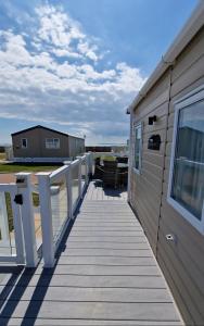 Μπαλκόνι ή βεράντα στο Beaumont, West Point Lodge, Luxury Escape Selsey