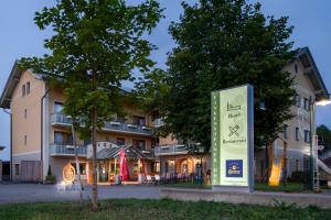 Budynek, w którym mieści się hotel