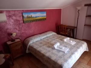 A bed or beds in a room at Agriturismo Il Borghetto