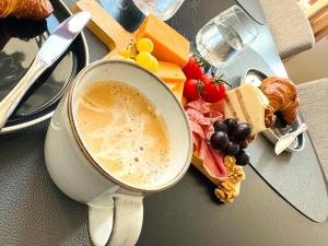 ブレーメンにあるSuperHosts ZENTRUM - Parkplatz - BADEWANNE - Netflix - KAFFEEのコーヒー +22枚の写真