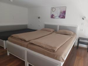 Postel nebo postele na pokoji v ubytování Loft House Budapest