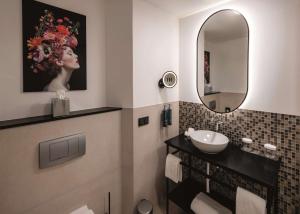 DoubleTree by Hilton Hannover Schweizerhof的一间浴室