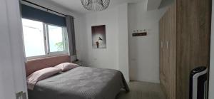a small bedroom with a bed and a window at PisoYari in Santa Cruz de la Palma