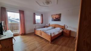 Fotografie z fotogalerie ubytování Großzügiges Chalet mit Infrarotkabine in Lengdorf v destinaci Lengdorf