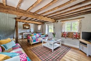 Μια τηλεόραση ή/και κέντρο ψυχαγωγίας στο Lanes End Cottage