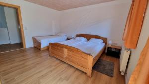 Fotografie z fotogalerie ubytování Großzügiges Chalet mit Infrarotkabine in Lengdorf v destinaci Lengdorf