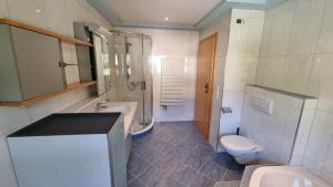 Fotografie z fotogalerie ubytování Großzügiges Chalet mit Infrarotkabine in Lengdorf v destinaci Lengdorf