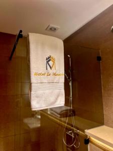 Hôtel Le Manoir的一间浴室