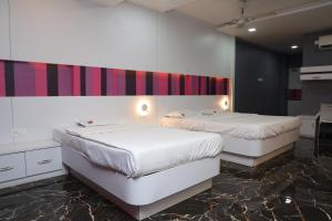 Postel nebo postele na pokoji v ubytování VITS Select Grand Inn, Ratnagiri