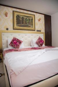 Postel nebo postele na pokoji v ubytování Hotel Al Kabir