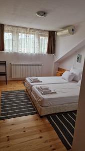 Postel nebo postele na pokoji v ubytování Guest House Garbevi