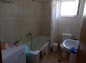 Un baño de Villa Lamprini 18 fotos más