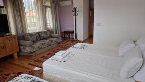 Postel nebo postele na pokoji v ubytování Guest House Garbevi