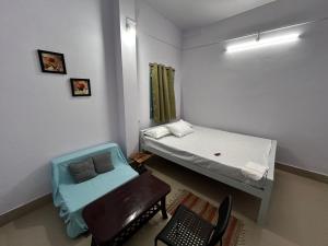 Raj Andar Guest House客房内的一张或多张床位