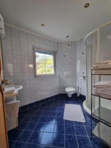 Fotografie z fotogalerie ubytování Großzügiges Chalet mit Infrarotkabine in Lengdorf v destinaci Lengdorf
