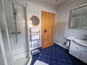 Fotografie z fotogalerie ubytování Großzügiges Chalet mit Infrarotkabine in Lengdorf v destinaci Lengdorf