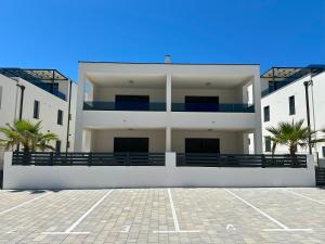 Photo de la galerie de l'établissement Beautiful new PalmTree Apartments II, à Vir