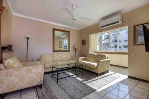 Een zitgedeelte bij Apartments Olas Altas Romantic Zone of Puerto Vallarta