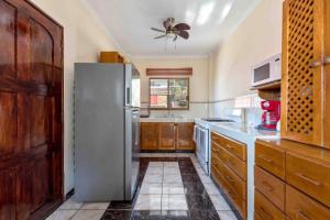 Een keuken of kitchenette bij Apartments Olas Altas Romantic Zone of Puerto Vallarta