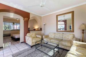 Een zitgedeelte bij Apartments Olas Altas Romantic Zone of Puerto Vallarta
