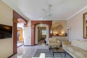 Een zitgedeelte bij Apartments Olas Altas Romantic Zone of Puerto Vallarta