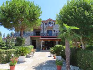 a house with a palm tree in front of it at HOTEL FIRENZE in Tale