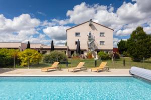 Bassein majutusasutuses Artémis Hôtel & Spa Bistro Coquet või selle lähedal