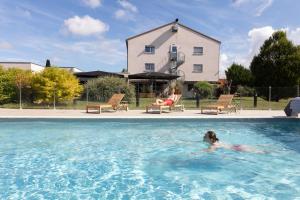Bassein majutusasutuses Artémis Hôtel & Spa Bistro Coquet või selle lähedal