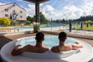 Bassein majutusasutuses Artémis Hôtel & Spa Bistro Coquet või selle lähedal