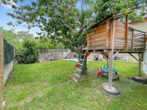Vonkajšia záhrada v ubytovaní Villa de Charme en Haute-Savoie