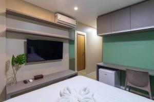 Postel nebo postele na pokoji v ubytování Cupe Beach Living - Flat Luxo 2 suítes decorado térreo frente piscina