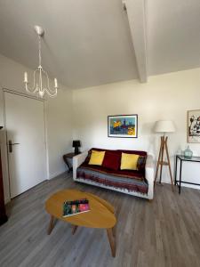 Et opholdsområde på Petite maison mitoyenne, clim, rénovée, calme